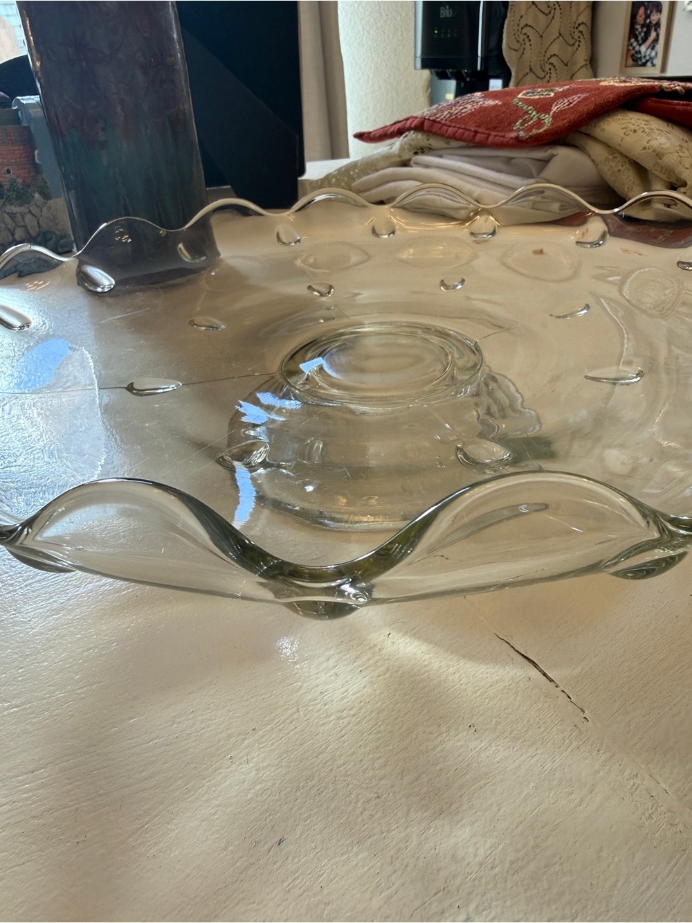 Clear Glass Decorative Cake Plate / Serving Platter - Picture 3 of 3